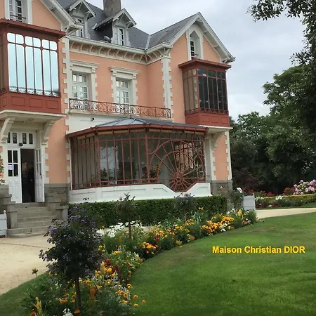 펜션 Charming Holiday In With Garden
